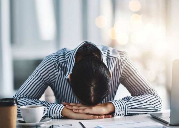 Giật mình khi ngủ: Hiện tượng bí ẩn và những giải thích thú vị!