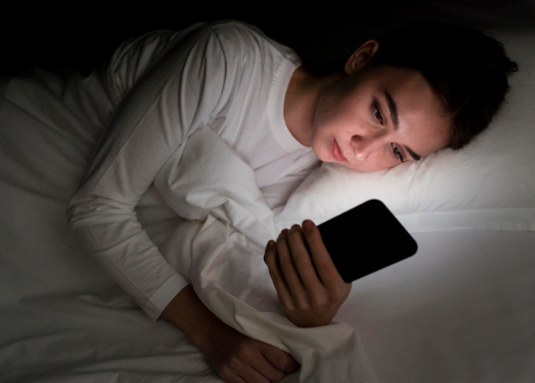 Ánh sáng nhân tạo vào ban đêm có giúp ngủ ngon?