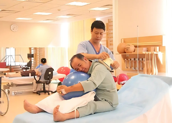 Đau đầu, chóng mặt: Nguyên nhân, triệu chứng thường gặp
