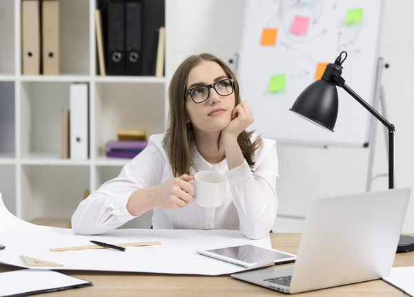 Suy nghĩ nhiều gây đau đầu? Cần làm gì để khắc phục?