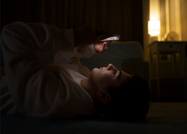 Ngủ muộn có hại không? Tác hại của việc thức khuya