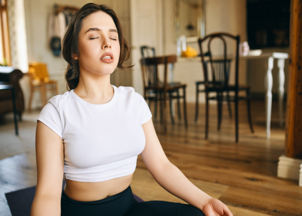 Thực hiện phương pháp thở WIm hof rất đơn giản ngay tại nhà