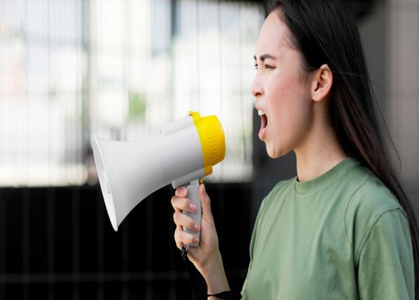 Dễ cáu gắt, người mệt mỏi là dấu hiệu dễ nhận thấy người mất ngủ do tiếng ồn