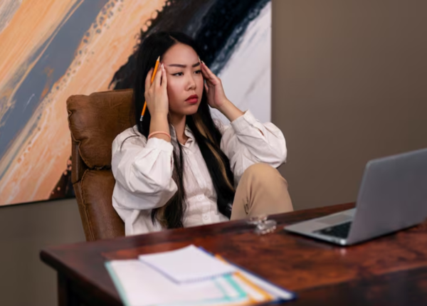 Nguyên nhân nào dẫn đến tình trạng nghiến răng lúc ngủ
