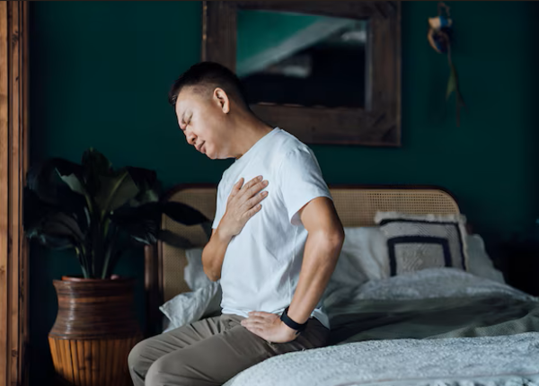 Cảm giác đè ngực có thể xuất hiện trong giai đoạn REM